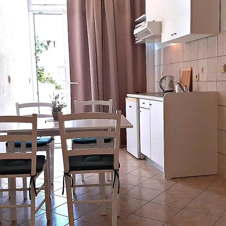 Apartment Mit Balkon In Strandnaehe Baska Voda