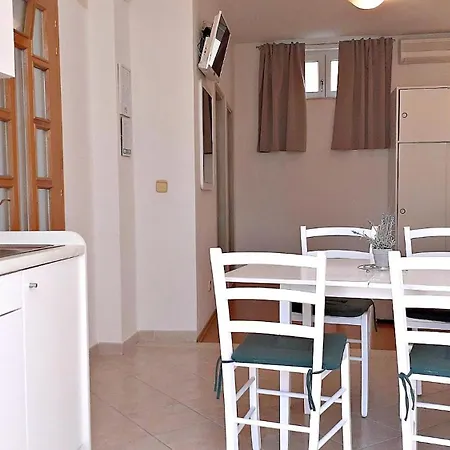 Apartment Mit Balkon In Strandnaehe Baska Voda